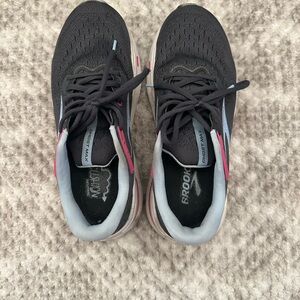 Brooks Women's Blue and Pink Sneakers